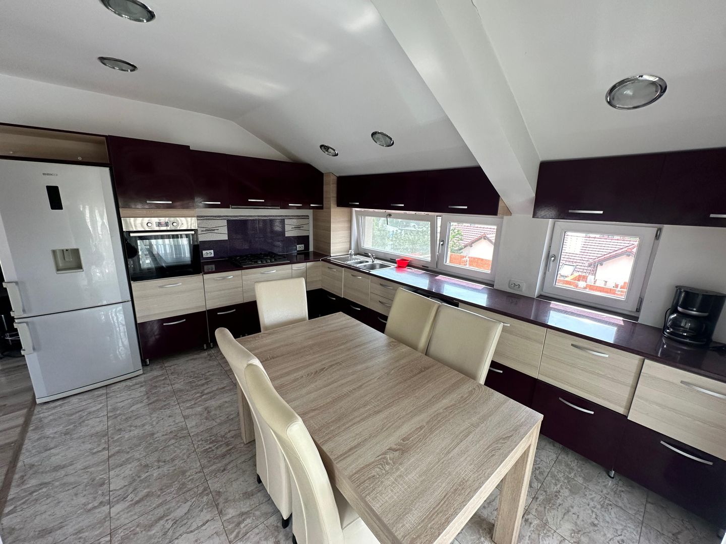 De vanzare! Apartament frumos și spatios in Zorilor - Poză 2