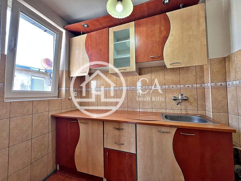 Apartament de vânzare cu 3 camere în zona Velența, Oradea - Poză 5