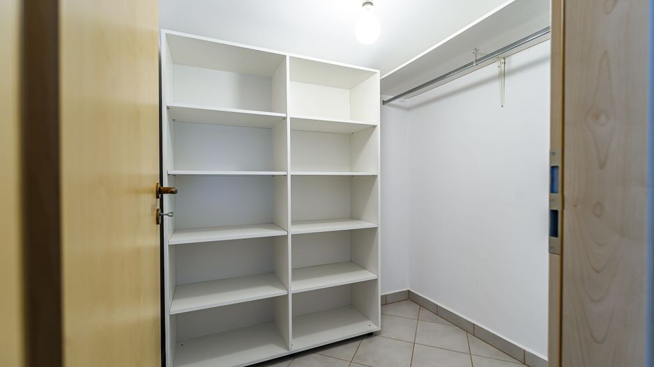 Casă frumoasă și plină de lumină. - Poză 12