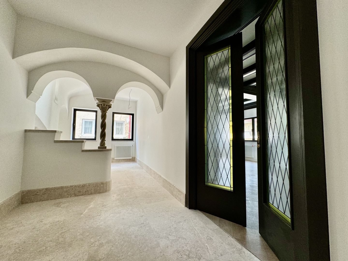 Primaverii vila 650 mp stil arhitectonic neoromanesc - Poză 4