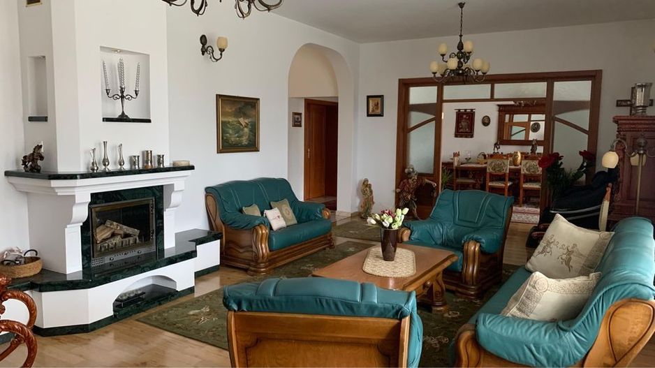 Casă  cu piscină- Unirii- Calea Voinicenilor - Poză 2