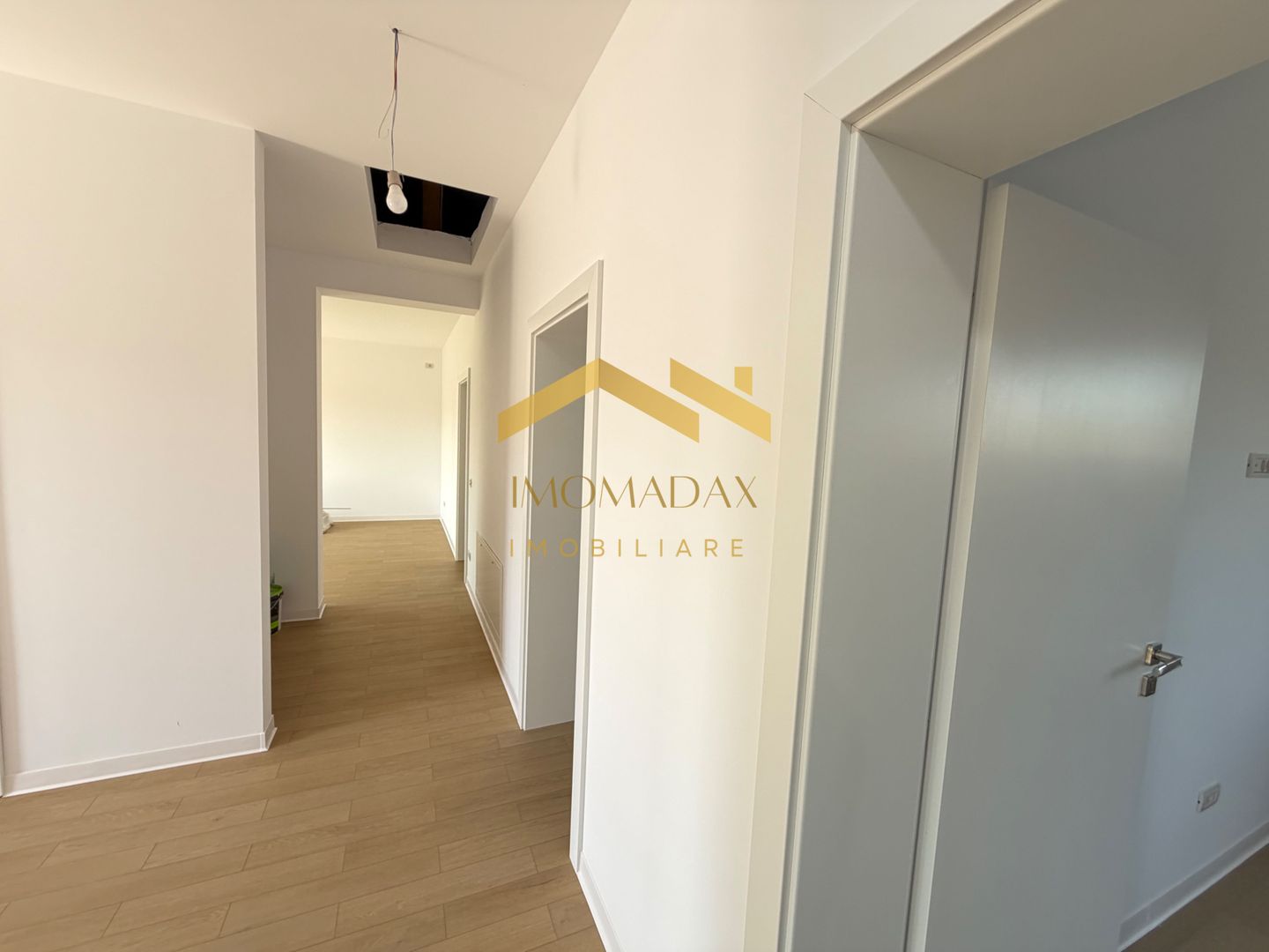 -Casa individuală -4 camere -2 băi - - Poză 11