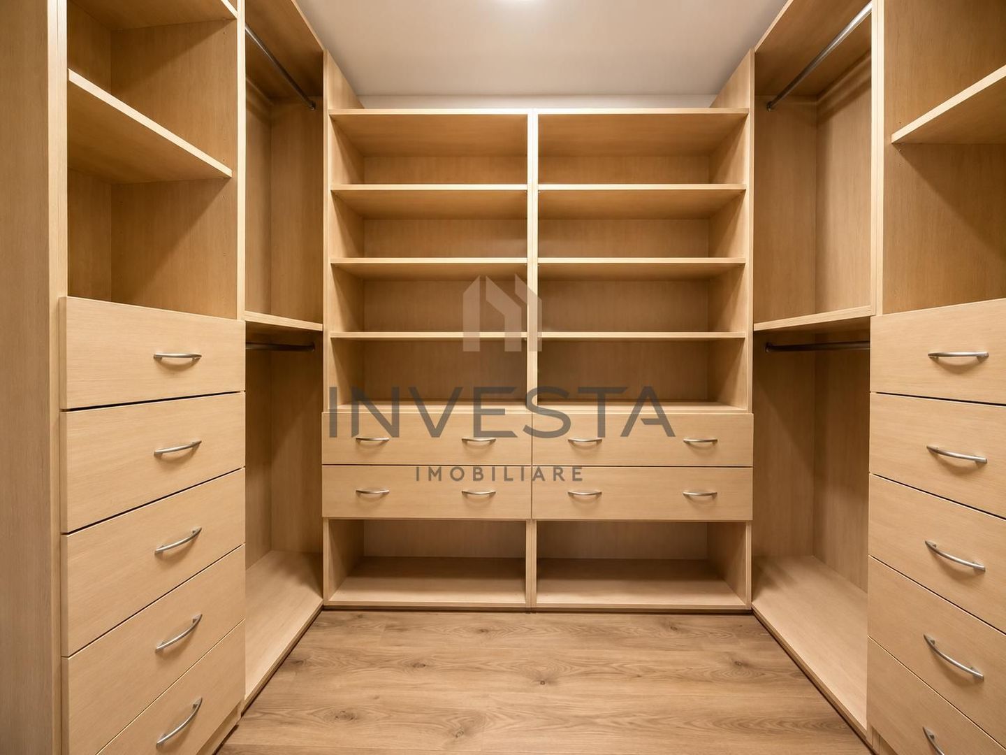 Casa de 360 mp cu sauna si garaj dublu de inchiriat in zona Buna Ziua - Poză 13