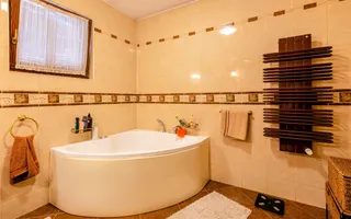 Vilă S+P+M, 2 fronturi stradale, ideală locuit/birouri/clinică, grădiniță, etc - Poză 12
