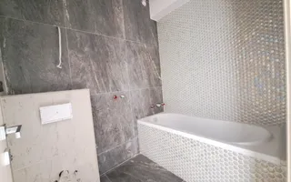 Casa cu piscina interioara si priveliste catre Cetatea Cisnadioarei - Poză 23