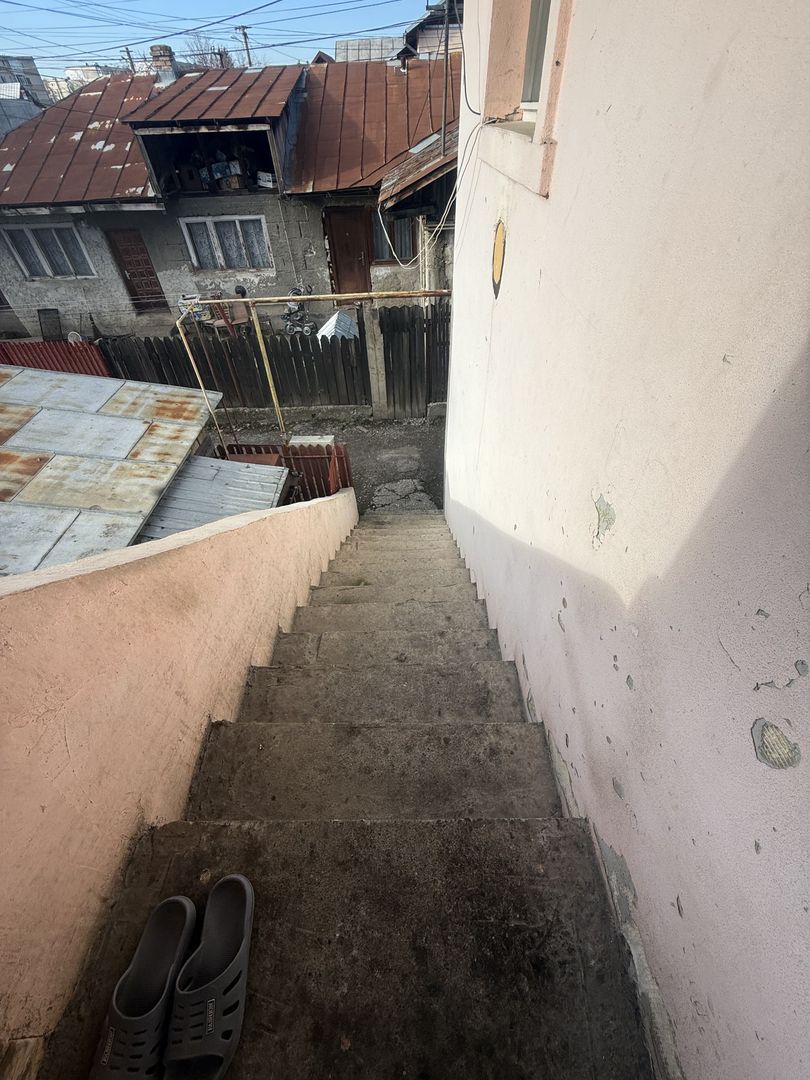 Apartament 2 cam in Vila etaj 1 + pod + curte 34 mp Campina - Poză 11