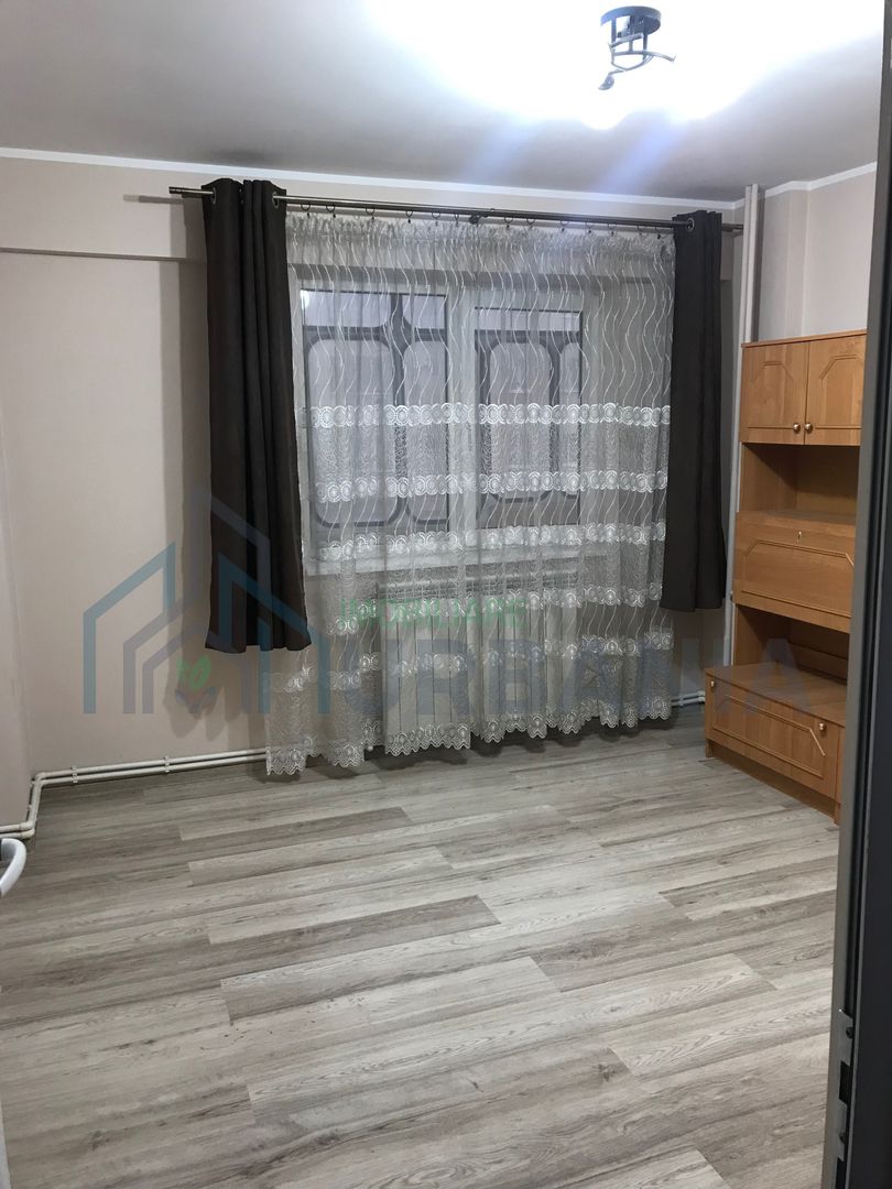Vând apartament 3 camere - Poză 3