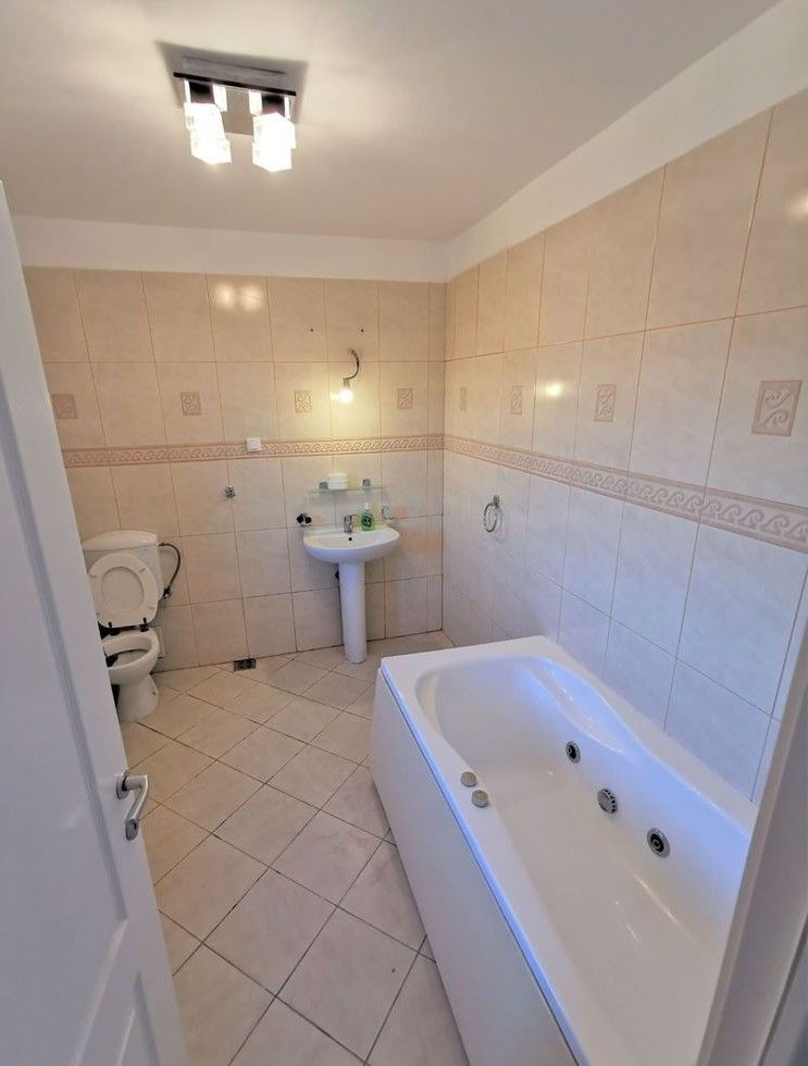 Corbeanca, inchiriez vila stil american, cu semineu si panouri solare - Poză 10