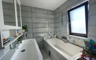 Duplex elegant cu 5 camere, 2 bai, curte in Cristian - Poză 15
