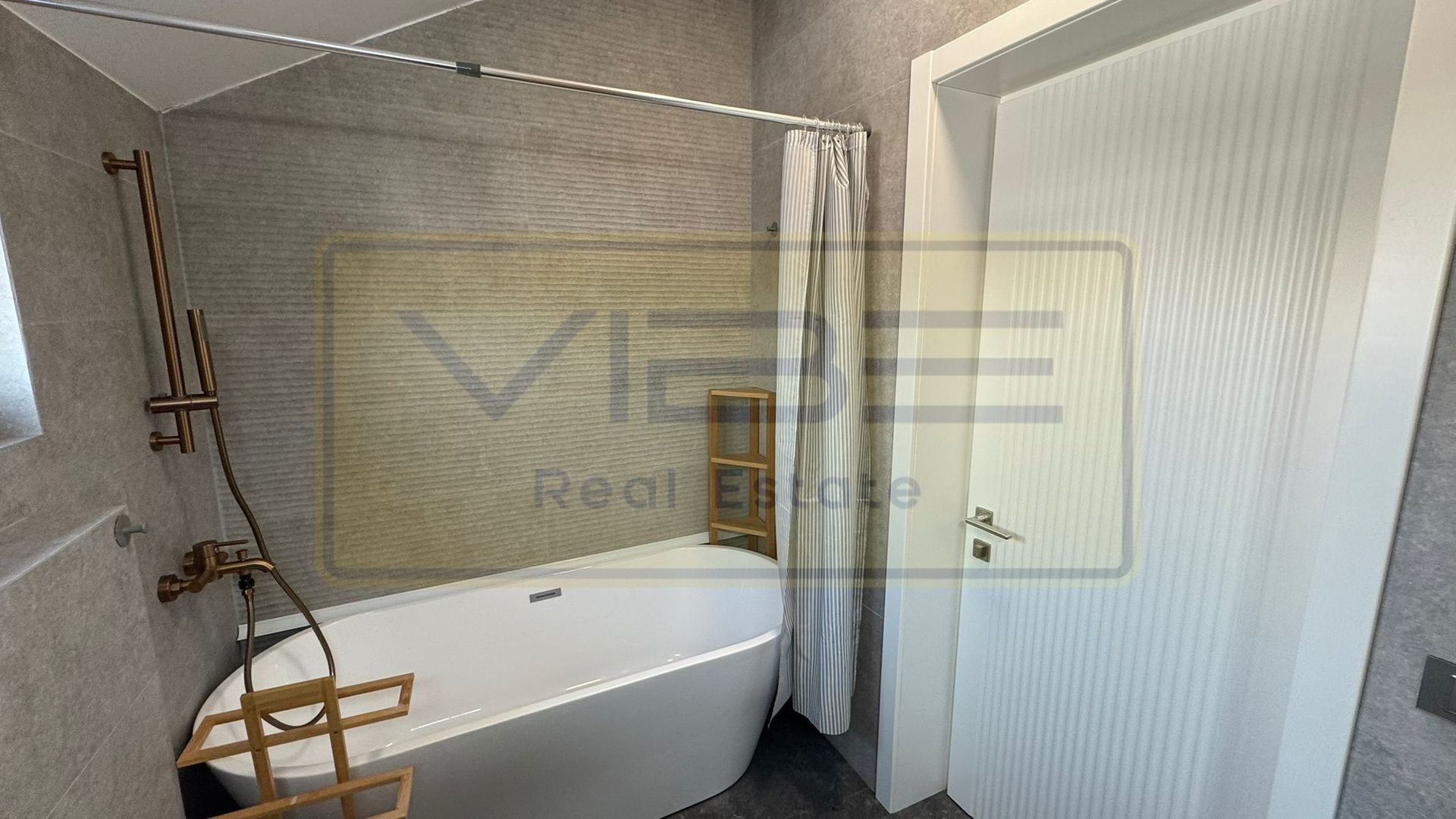 Apartament premium 3 camere + terasa Podul de Fier - Poză 24