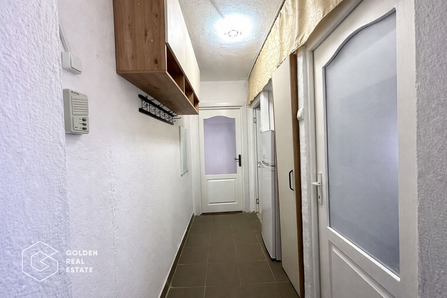 Apartament  4 camere, etaj 1, zona Vlaicu, centrală proprie, loc de parcare - Poză 11