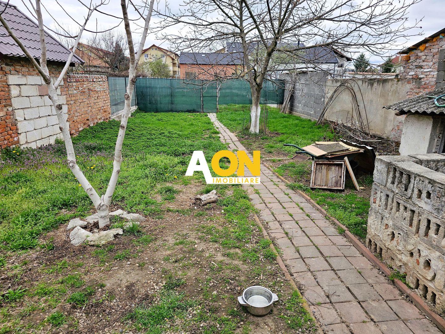 Casa 3 camere, 2 bai, mobilata, utilata, 645 mp teren, zona Lipoveni - Poză 3
