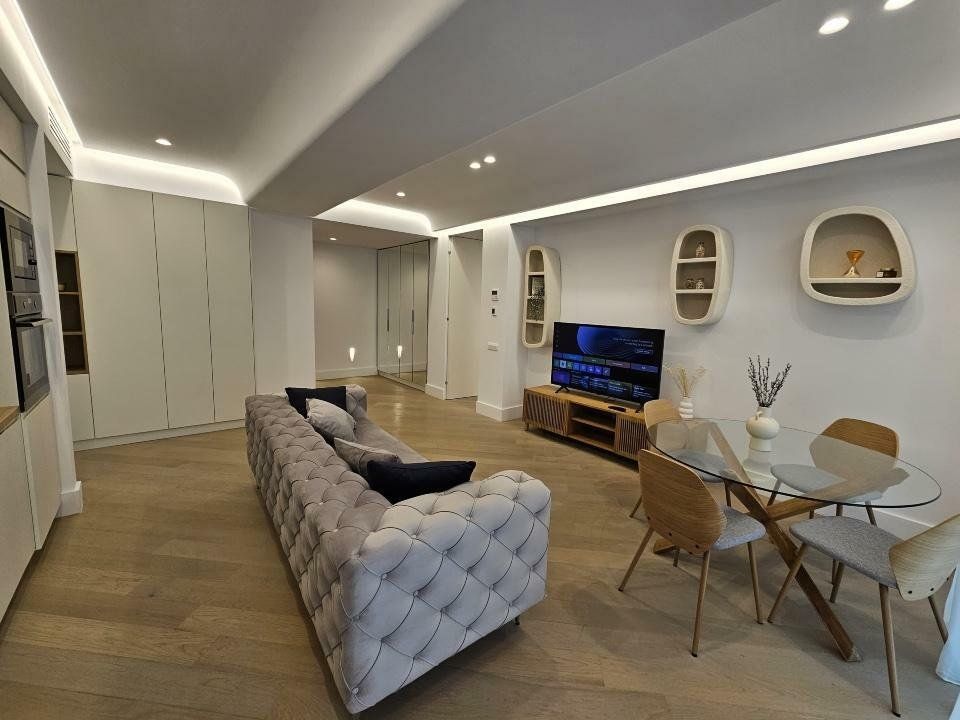 Cortina126, inchiriere apartament 3 camere + 2 locuri de parcare , 1700 EUR+TVA - Poză 1