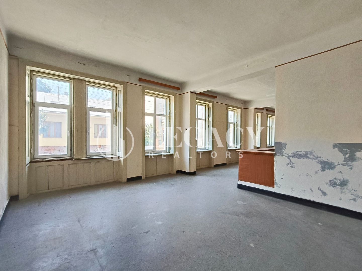 VÂNZARE/SCHIMB CU TEREN  - Clădire interbelică, centru oraș Siret - Poză 12