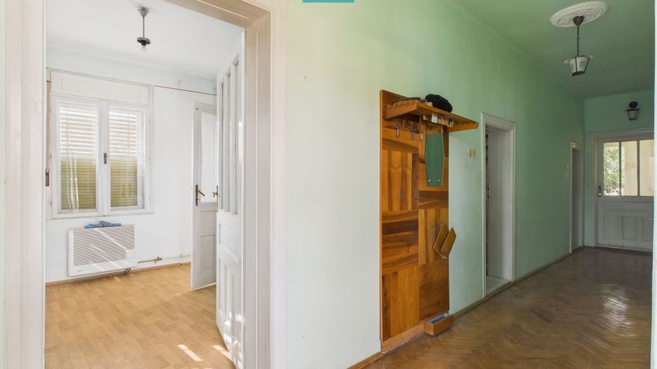 Casă cu teren generos, zonă centrală, Curtici - Poză 14