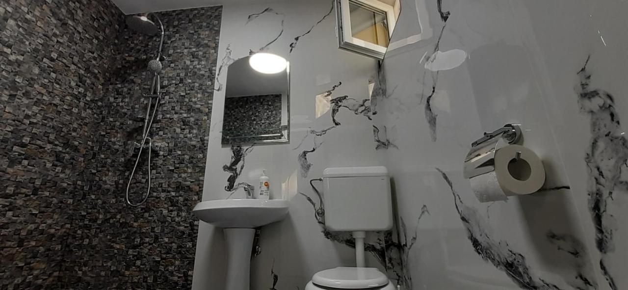 PENSIUNE 10 CAMERE DE ÎNCHIRIAT - BUCUREȘTI - Poză 19