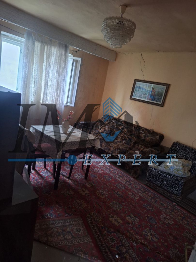 Casa de vânzare in Craciunel la strada principală - Poză 4