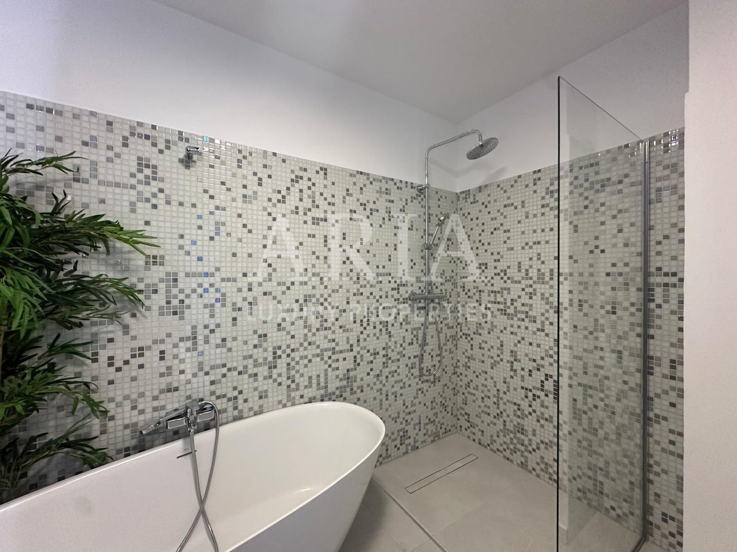 Penthouse superb -  vedere către pădure - Poză 13