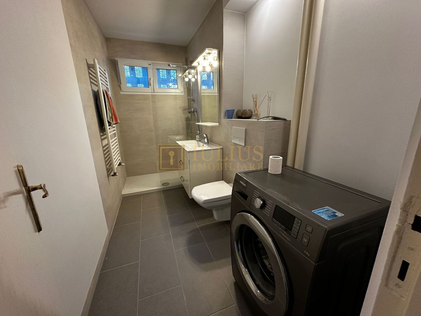 4 camere, 2 bai, centrala proprie - Poză 12