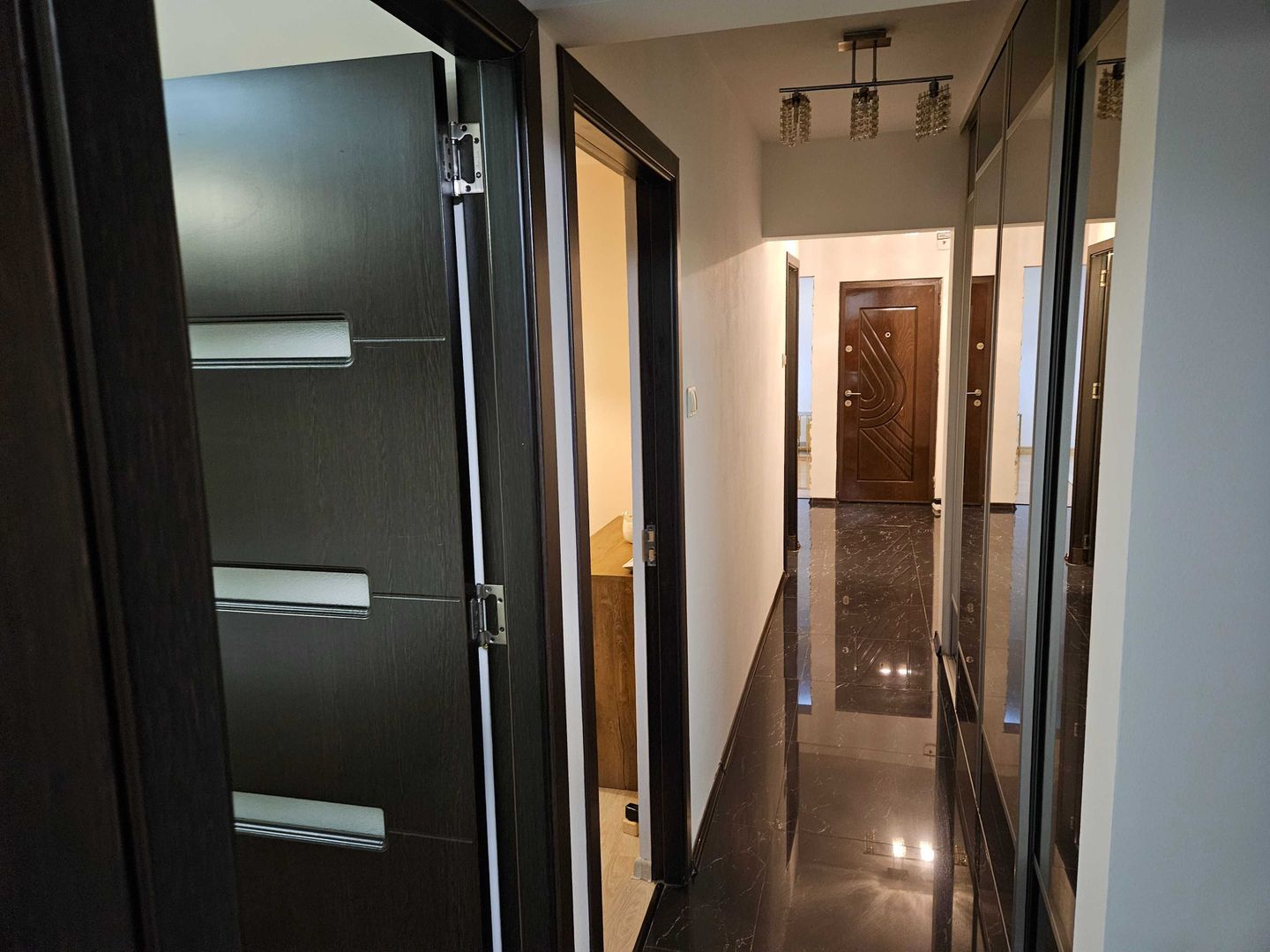 Apartament 3 camere, Modern, Parcare Privata - Renovat - Termen Lung - Poză 4