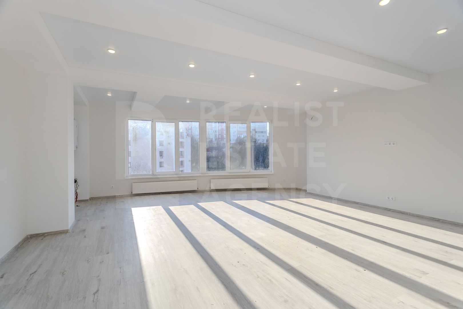 Vânzare, apartament, 4 camere, str. Boţu Pavel, Centru - Poză 2