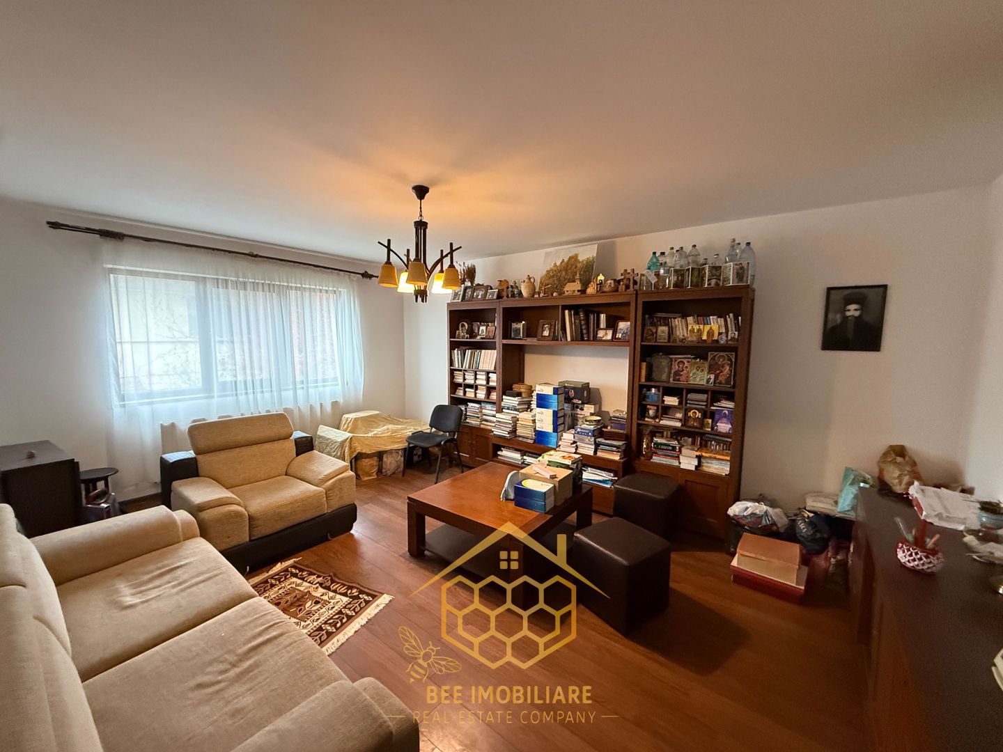 Apartament spatios 3 camere la 10 minute de centru cu loc de parcare - Poză 1
