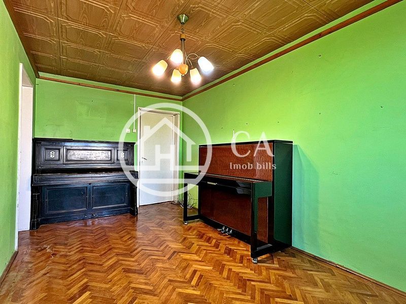 Apartament de vânzare cu 3 camere în zona Velența, Oradea - Poză 2