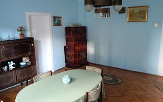 Apartament 3 camere ultracentral, curte si pod mansardabil. - Poză 1