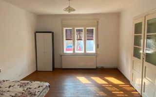 Casa cu 4 camere | Str.Louis Pasteur | Oradea - Poză 1