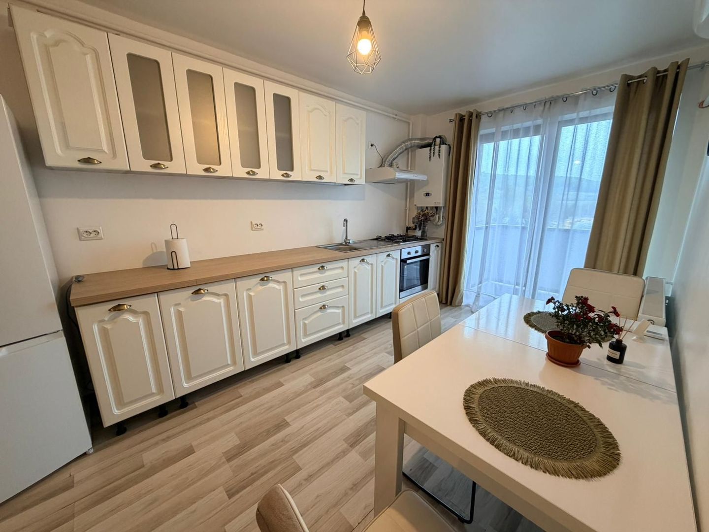 Apartament 2 camere, etaj intermediar, garaj, zona Corneliu Coposu - Poză 1