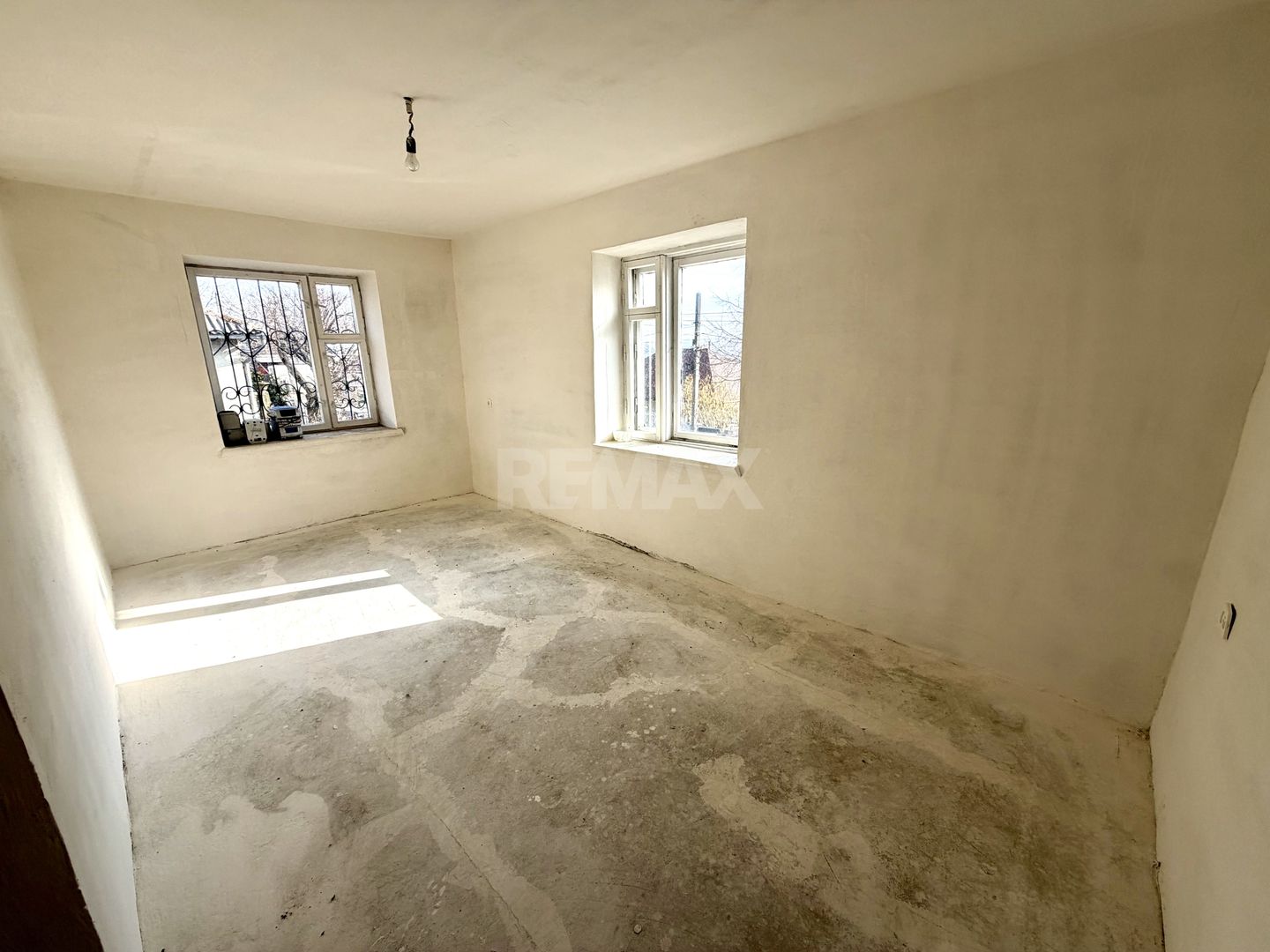 Casa în or.Ialoveni centru - Poză 7