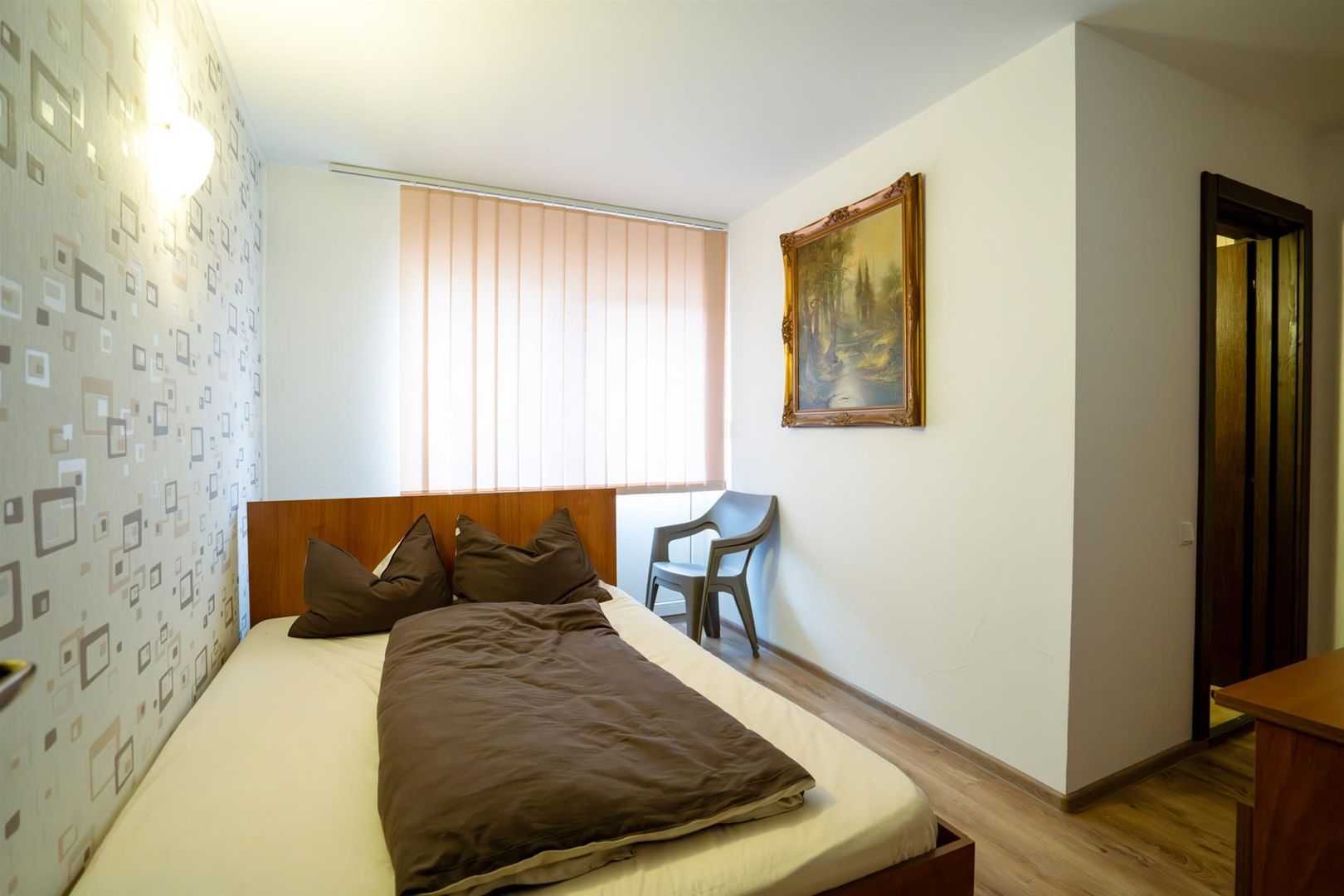 Pensiune cu 12 camere in Baile 1 Mai - Poză 6