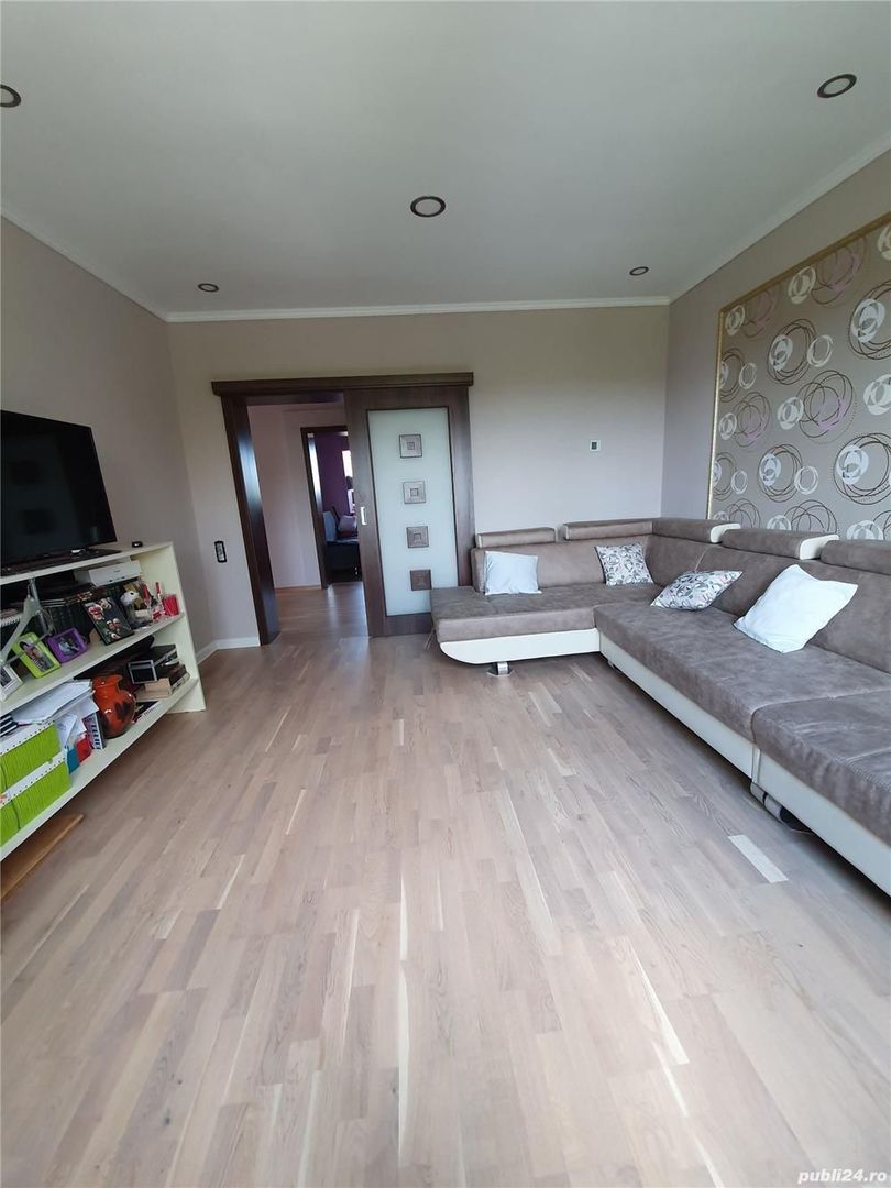 Apartament 3 camere etajul unei case zona Fabric - Poză 1