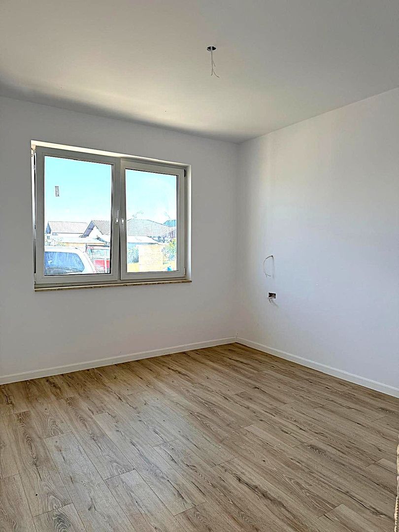 Casa de vanzare pe un singur nivel zona ORIZONT pret 220 negociabil - Poză 12