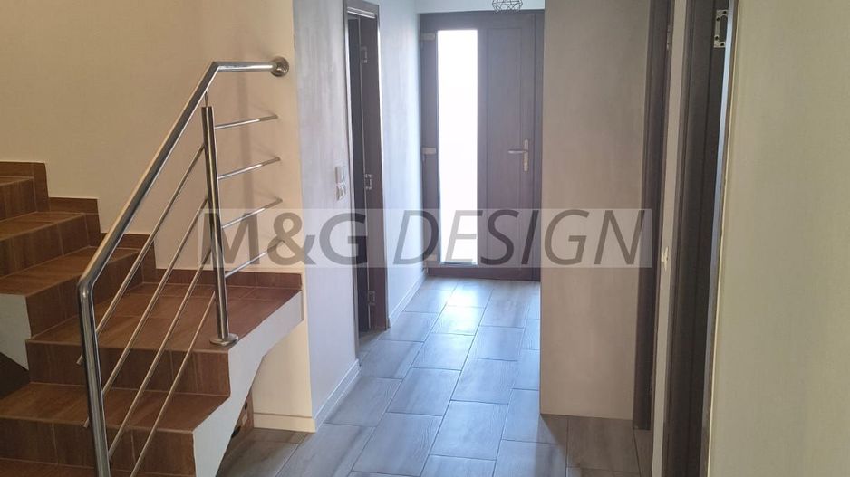 Duplex Mosnita Veche , 5 camere , 3 bai - Poză 2