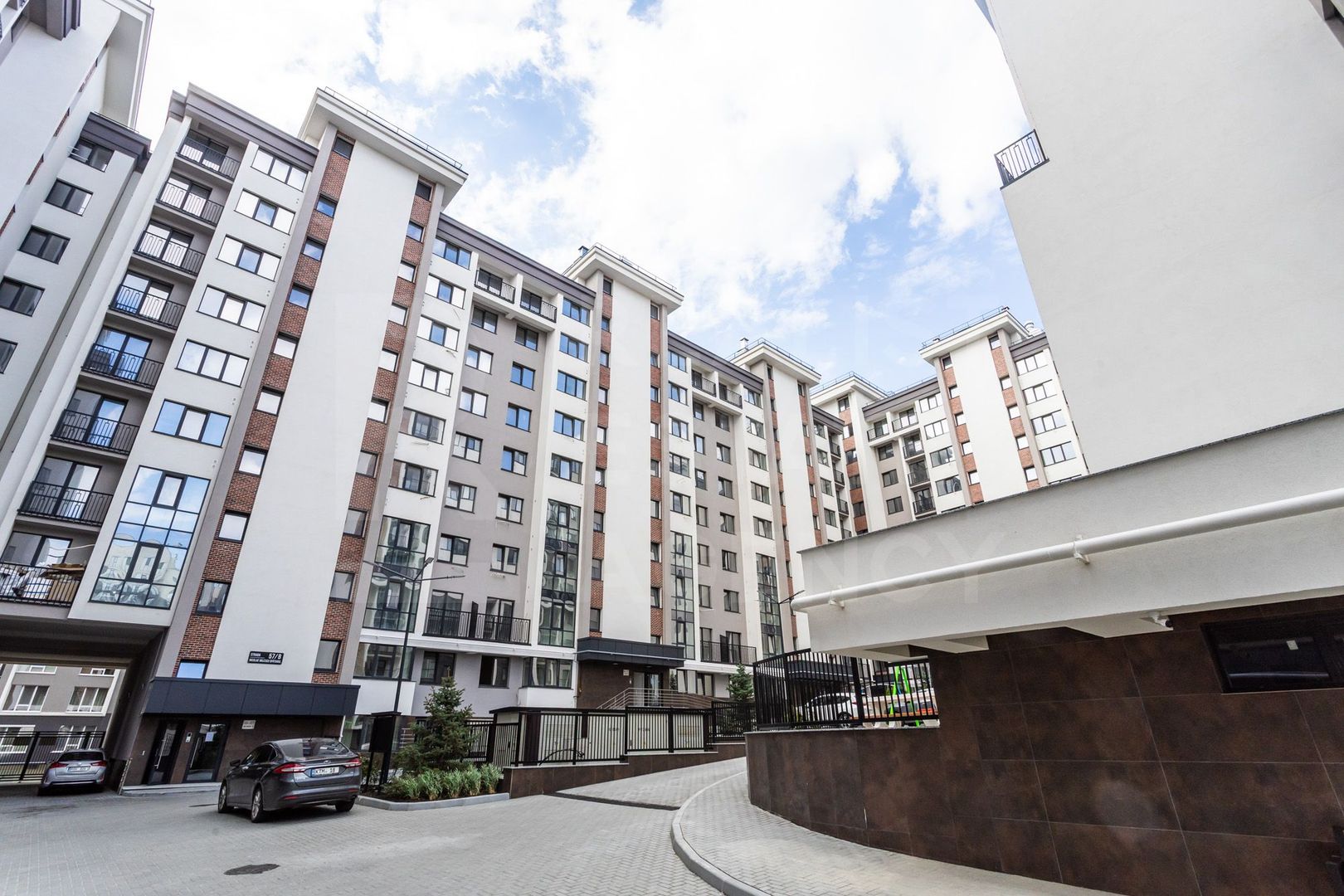 Vânzare, 3 camere, Strada Nicolae Milescu Spătarul, Ciocana - Poză 1