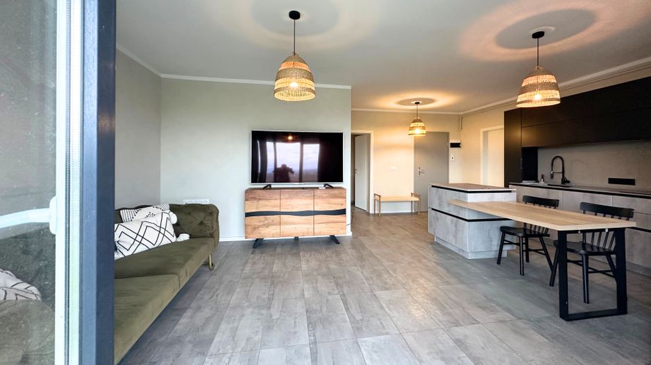 Apartament 2,5 camere chic cu grădină balcon vitrat și mobilier premium - Poză 1