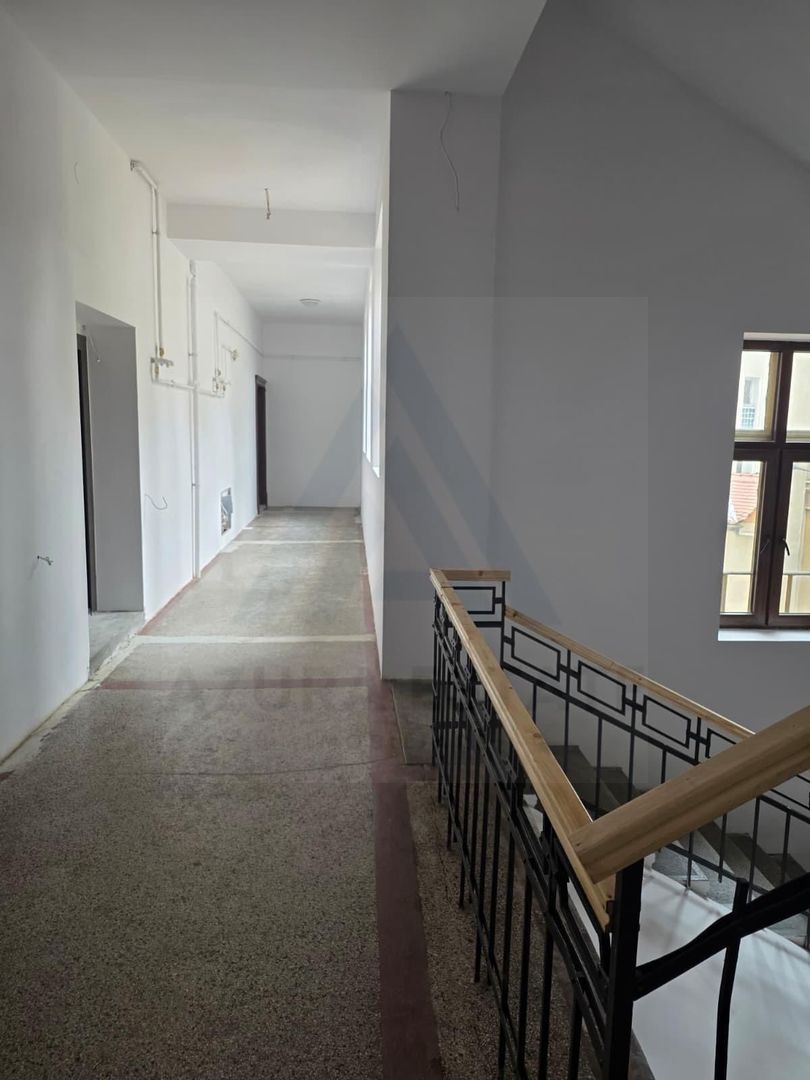 Apartament renovat 3 camere 2 bai 85 mp si pivnita  în zona Central - Poză 13