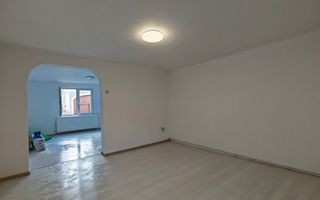 Casă de vânzare – Comuna Rășinari, str. Andrei Șaguna – aproape de centru - Poză 8