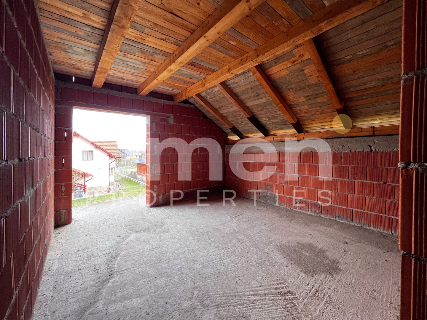 Casa P+M la rosu | 204 mp | 5 ari teren | compartimentare excelenta | Satulung. - Poză 12