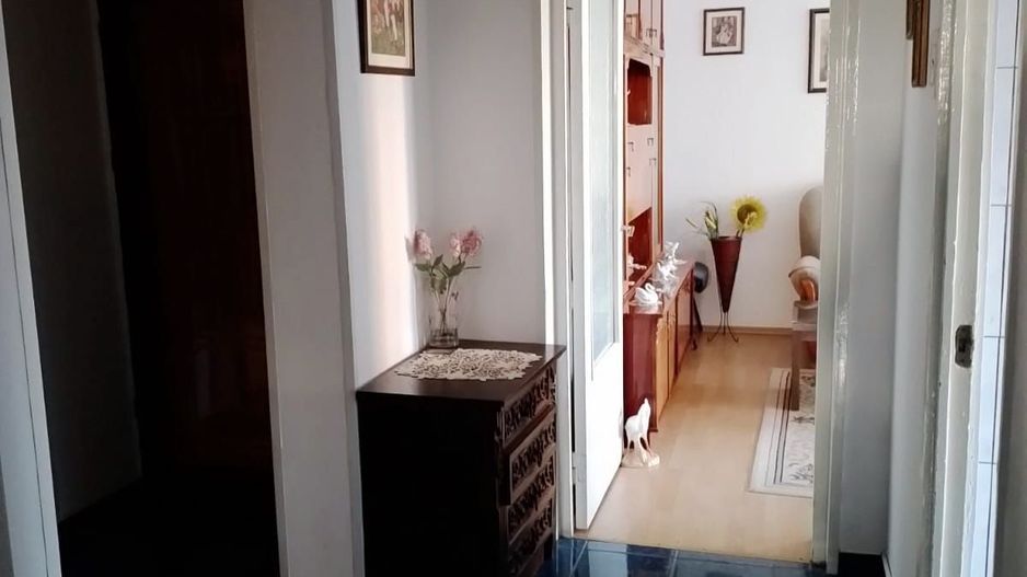 Apartament cu 3 camere, decomandat, zona Republicii - Poză 7