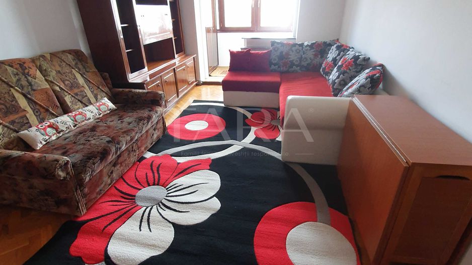 Apartament cu 4 camere decomandate, centru de cartier. - Poză 3