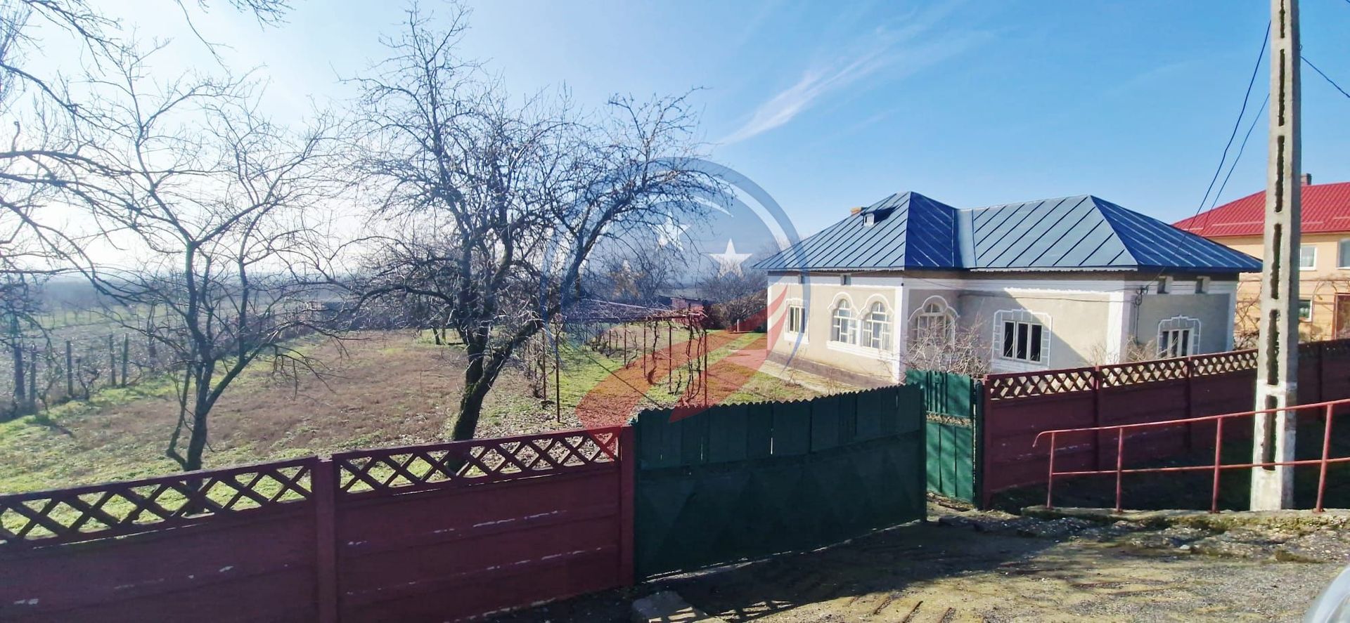 Casa Bradesti  teren  intravilan 7952 mp  deschidere 33 m la DE 70 - Poză 1