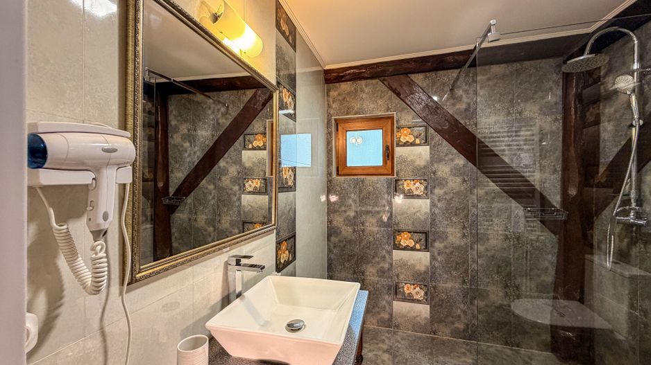 Hotel / Pensiune cu 10 camere de vânzare - afacere la cheie - Poză 4