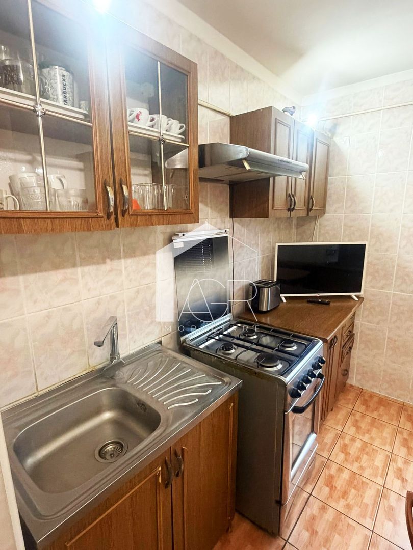 Apartament cu 3 camere, decomandat, zona 9 Mai - Poză 3