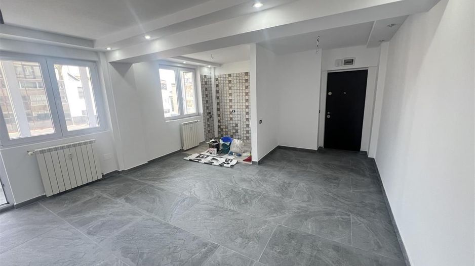 3 camere decomandat Ultracentral totul nou CENTRALA PROPRIE - Poză 2