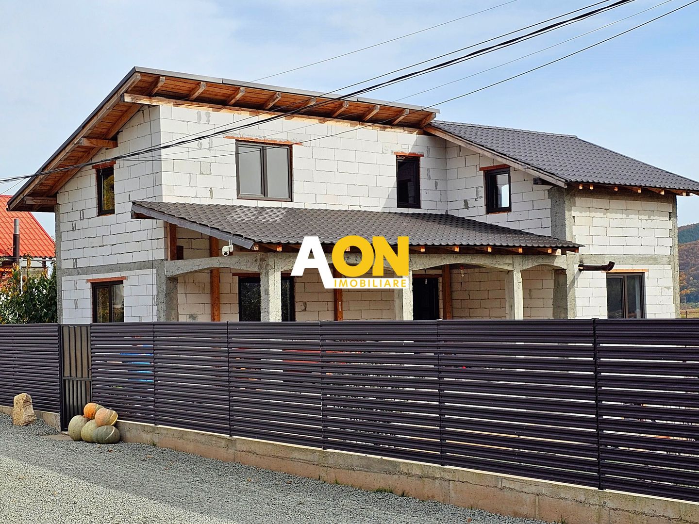 Casa semifinisata in zona pitoreasca, langa padure, 450 mp teren, Sard - Poză 1