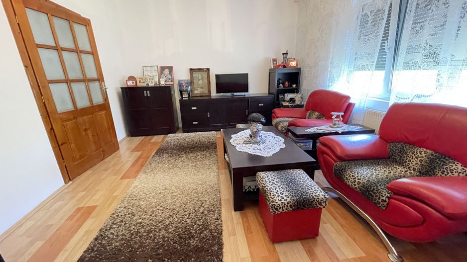 Casa cu teren 1000 mp și front 26 ml în zona Bogdanesti - Poză 1