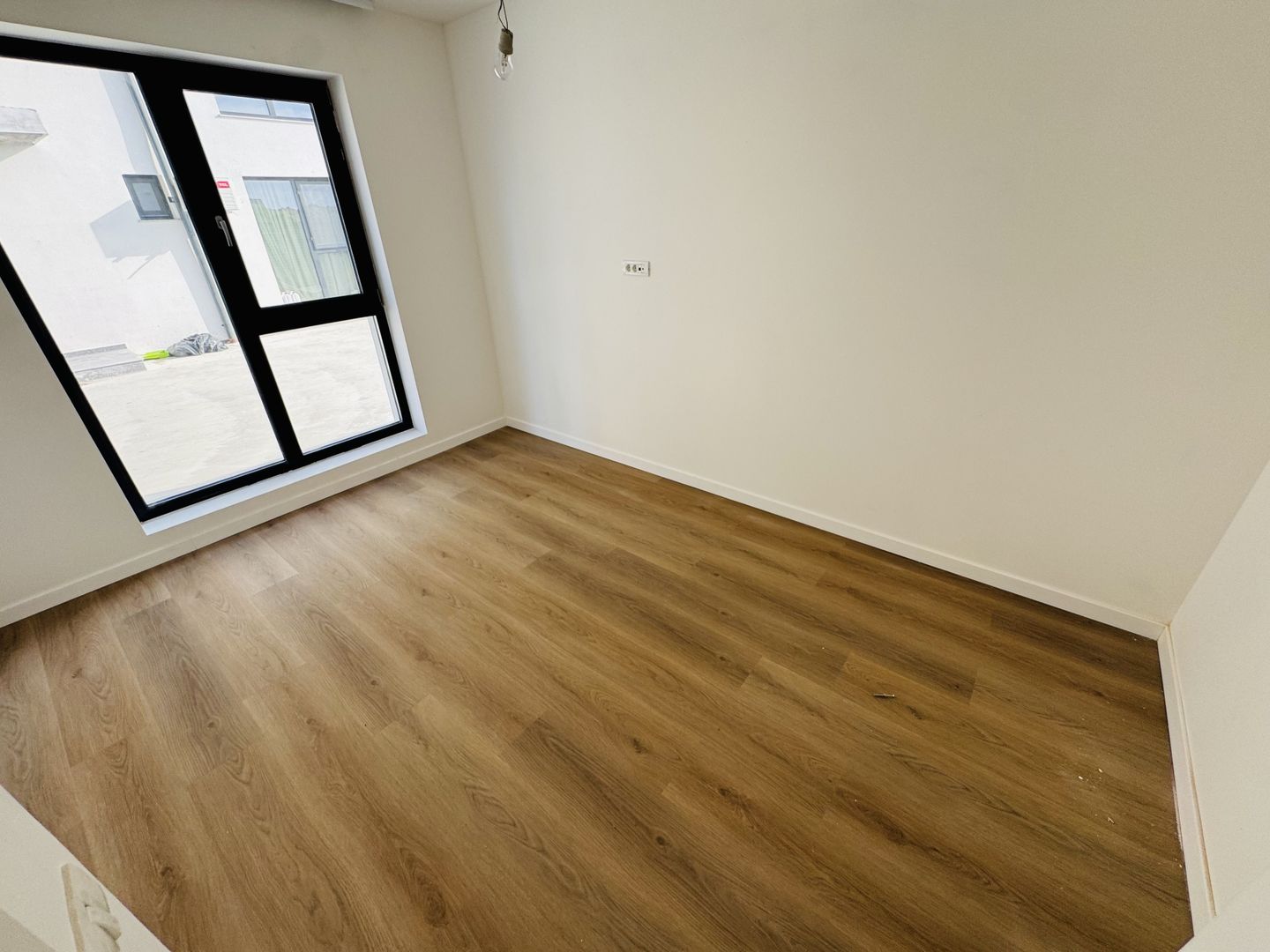 Apartament 3 camere si  CURTE mare, Otopeni 23 august - Poză 10
