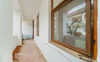 Apartament ultracentral, 2 camere, curte cu acces auto - Poză 1